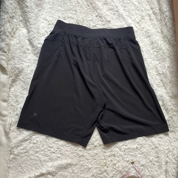 Lululemon Men's Black Athletic Shorts - Picture 1 of 8